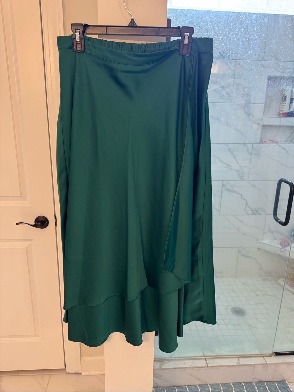 Crown and Ivy Elegant Emerald Green Women's Midi Skirt